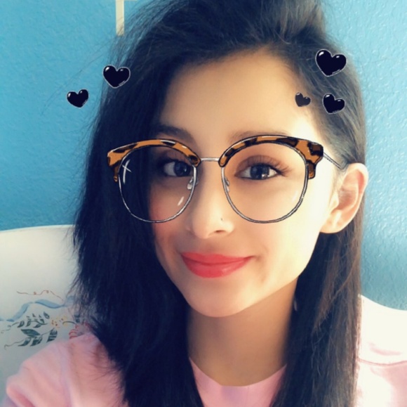 Hello, I'm Elizabeth! - Picture 3 of 8